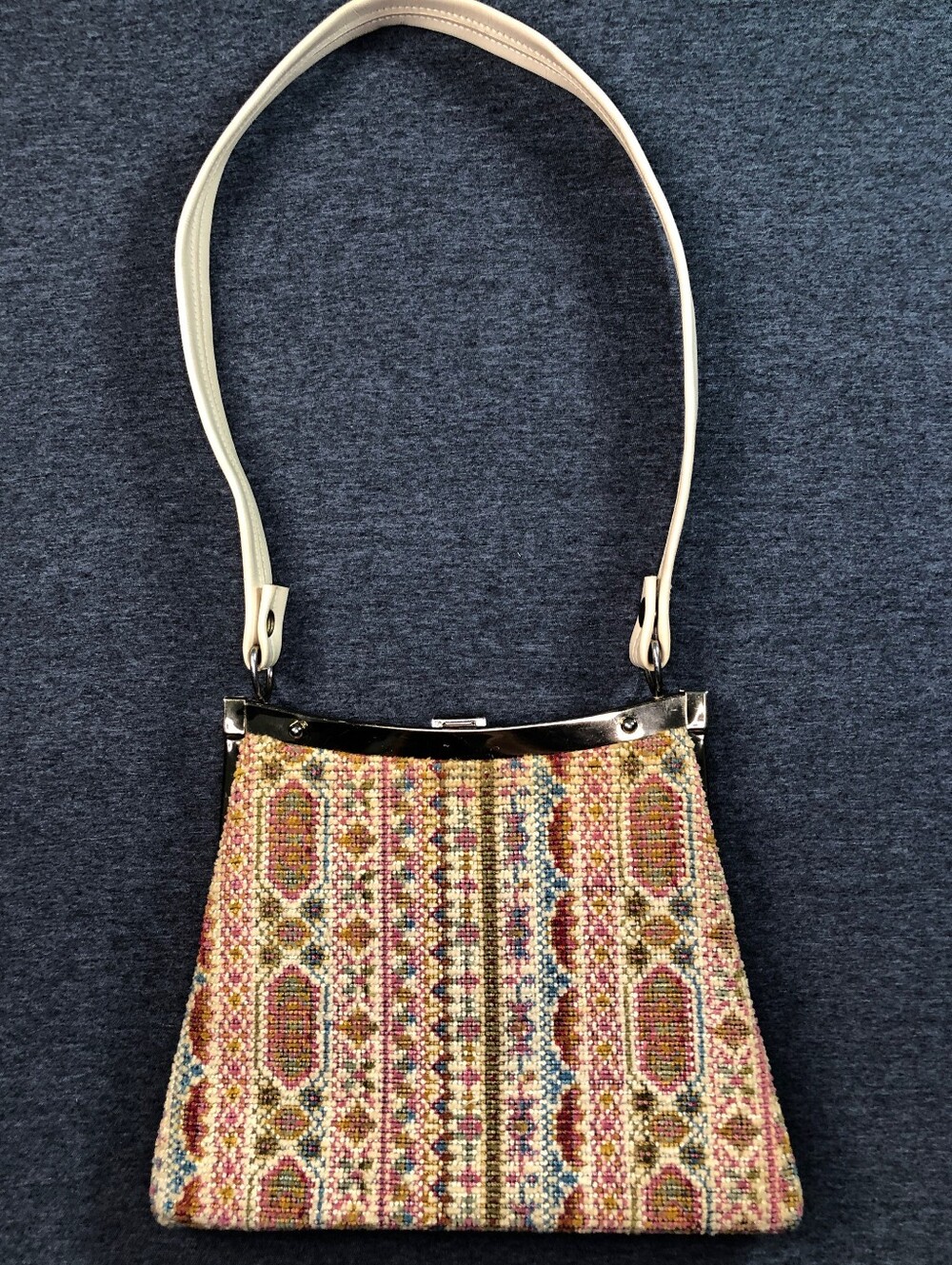 1960's Vintage Dova Woven Multicolor Shoulder Bag with Cream Strap. Kitchy!!